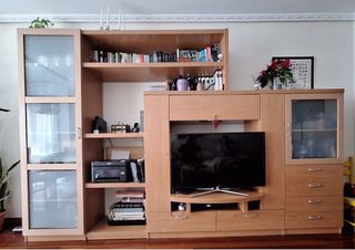 Mueble de salón madera y cristal