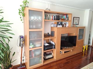 Mueble de salón madera y cristal