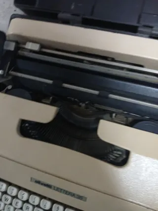 Máquina de escribir Olivetti Lettera 35