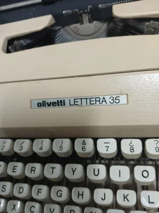 Máquina de escribir Olivetti Lettera 35
