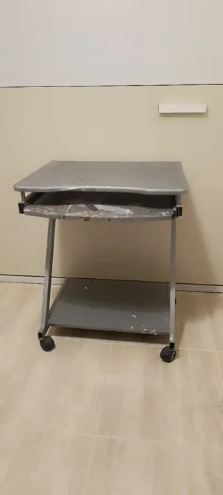 Escritorio/mesa auxiliar con ruedas