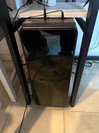 Ordenador, Monitor y Escritorio Negro/Blanco