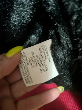 Cazadora roja con capucha y pelo M