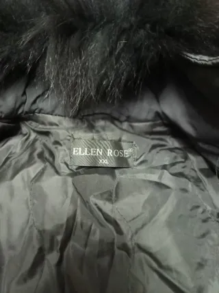 Parka acolchada con capucha y cinturón