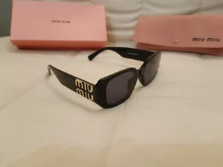 Gafas de sol Miu Miu negras