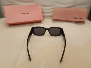 Gafas de sol Miu Miu negras