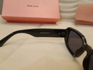 Gafas de sol Miu Miu negras