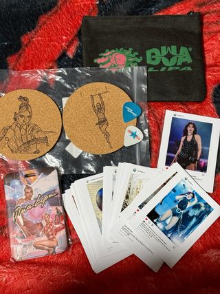 Lote Dua Lipa: Púas, Posavasos y Más