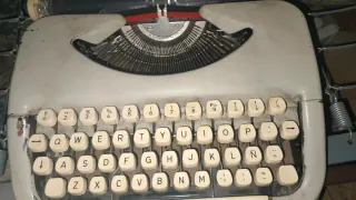 Máquina de escribir antigua