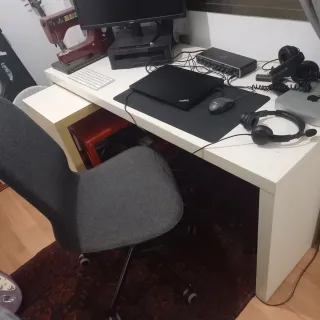 Escritorio MALM IKEA Blanco con tablero extraíble