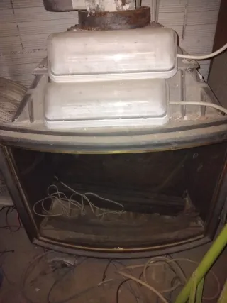 Chimenea de metal y cristal