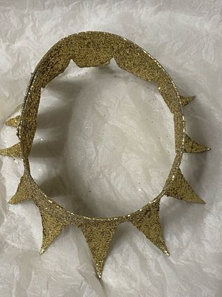 Corona dorada con purpurina