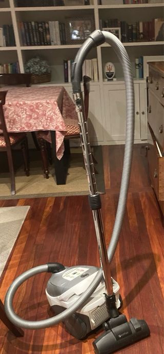 Aspiradora Nilfisk Gris y Blanca