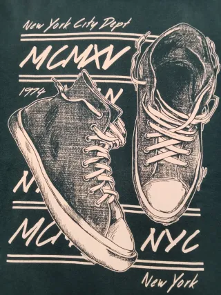 Sudadera niño con estampado de zapatillas