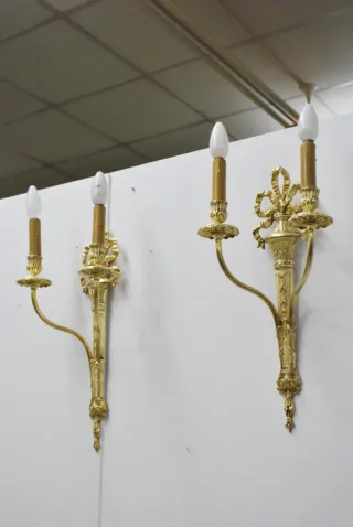 Antiguos apliques isabelinos de bronce