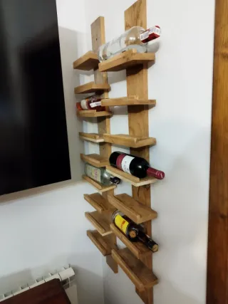 Estantería de madera para botellas