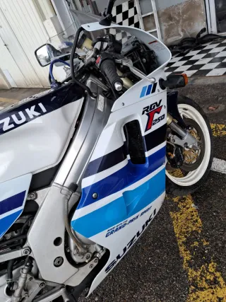 Suzuki RGV250 VJ22