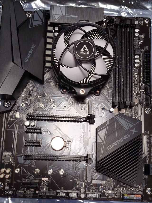 Ryzen 7 5700X + B550 Gigabyte Gaming X V2