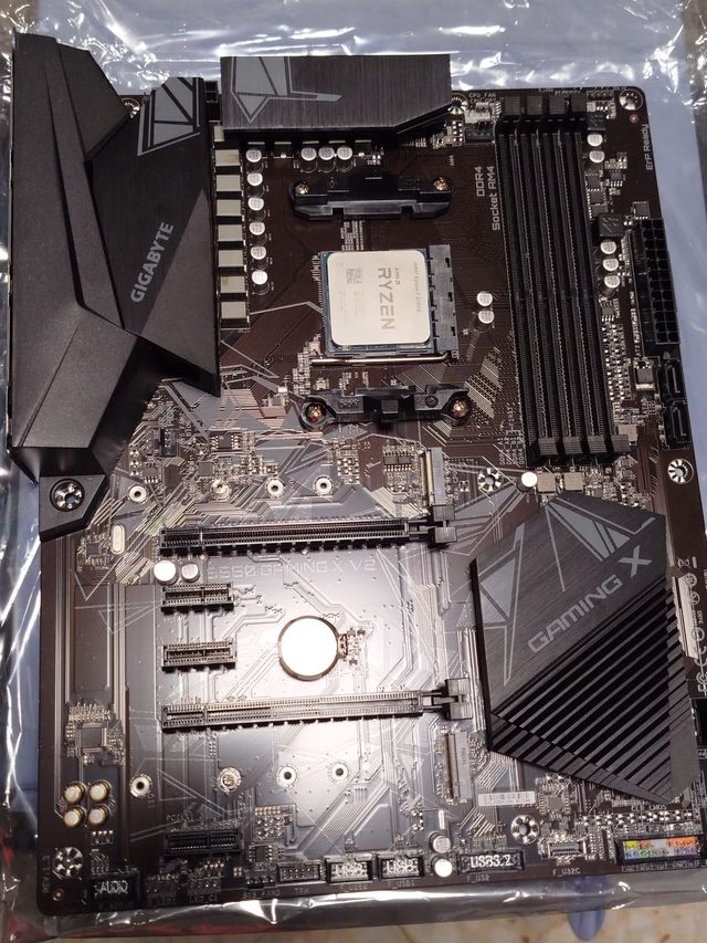 Ryzen 7 5700X + B550 Gigabyte Gaming X V2