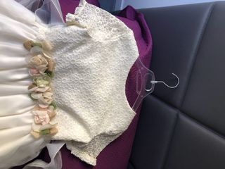 Traje de comunión blanco con flores