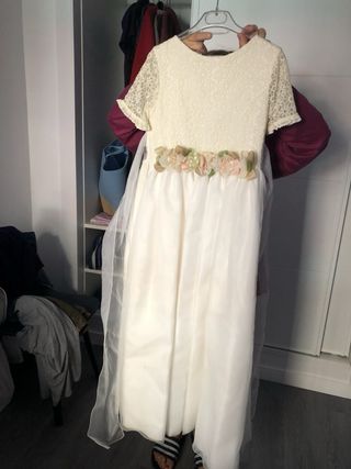 Traje de comunión blanco con flores