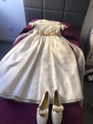 Traje de comunión blanco con flores