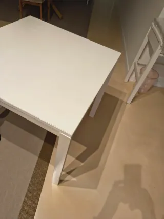 Mesa de cocina blanca estructura y patas metálicas