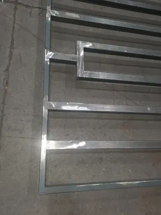 Reja de diseño metálica