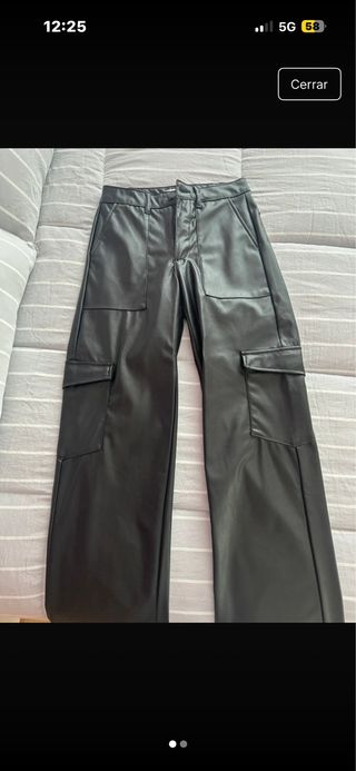 Pantalón Cargo Efecto Piel Negro