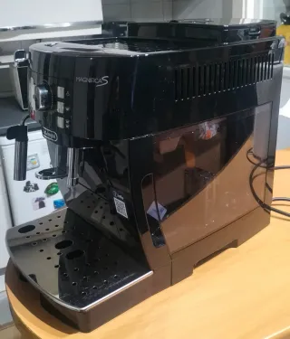 Cafetera DeLonghi Magnifica S Negra