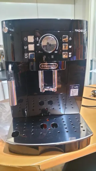 Cafetera DeLonghi Magnifica S Negra