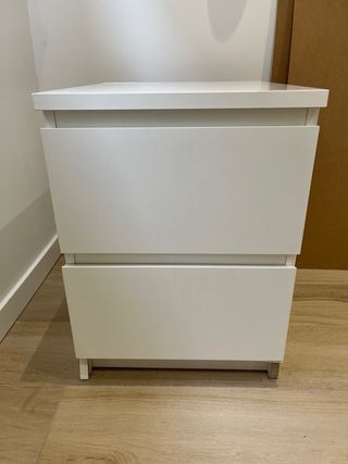 2 Mesitas de noche blancas