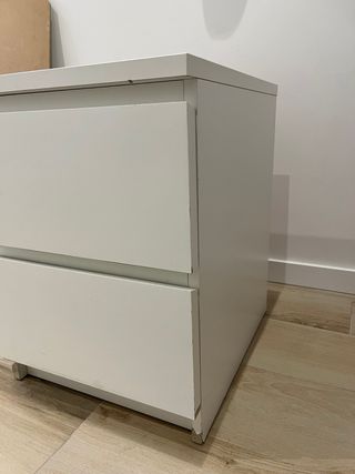 2 Mesitas de noche blancas