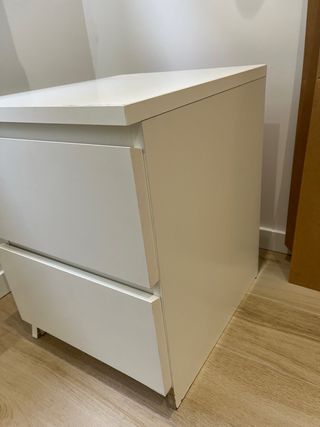 2 Mesitas de noche blancas