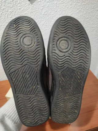 Zapatillas marrones con velcro