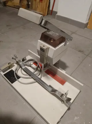 Taladradora de papel eléctrica Uchida