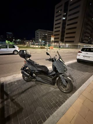 Yamaha Xmax 300 cc gris 86 mil km 2022