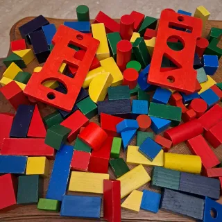 Blocchetti legno costruzioni colorati