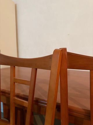 Mesa y 6 sillas de madera