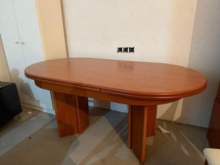 Mesa y 6 sillas de madera