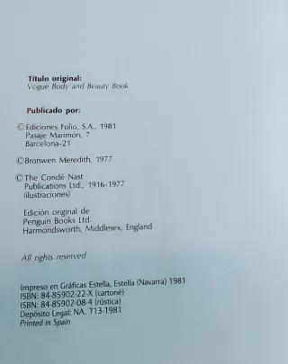 LIBRO SALUD VOGUE  23 X 19CM