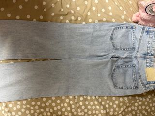 Pantalón vaquero Stradivarius pierna pegada