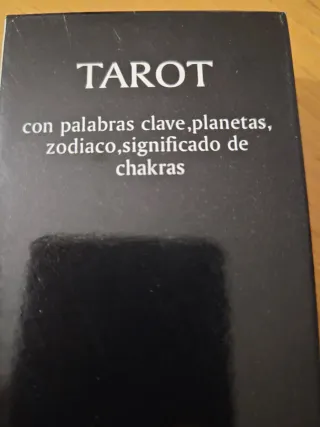Tarot con cartas de planetas y chakras