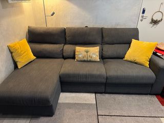 Divano letto con chaise longue e contenitore