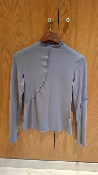 Top manga larga gris