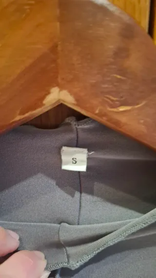 Top manga larga gris