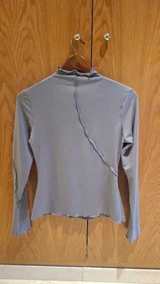 Top manga larga gris