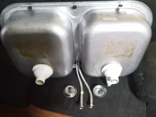 Fregadero doble seno con grifería