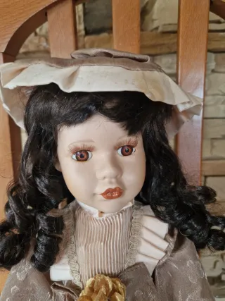 Muñeca de porcelana antigua