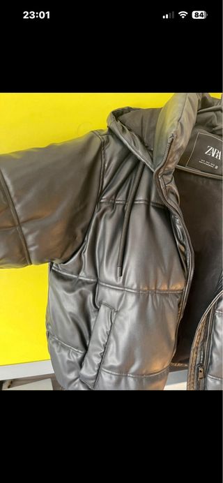 Abrigo acolchado efecto piel Zara